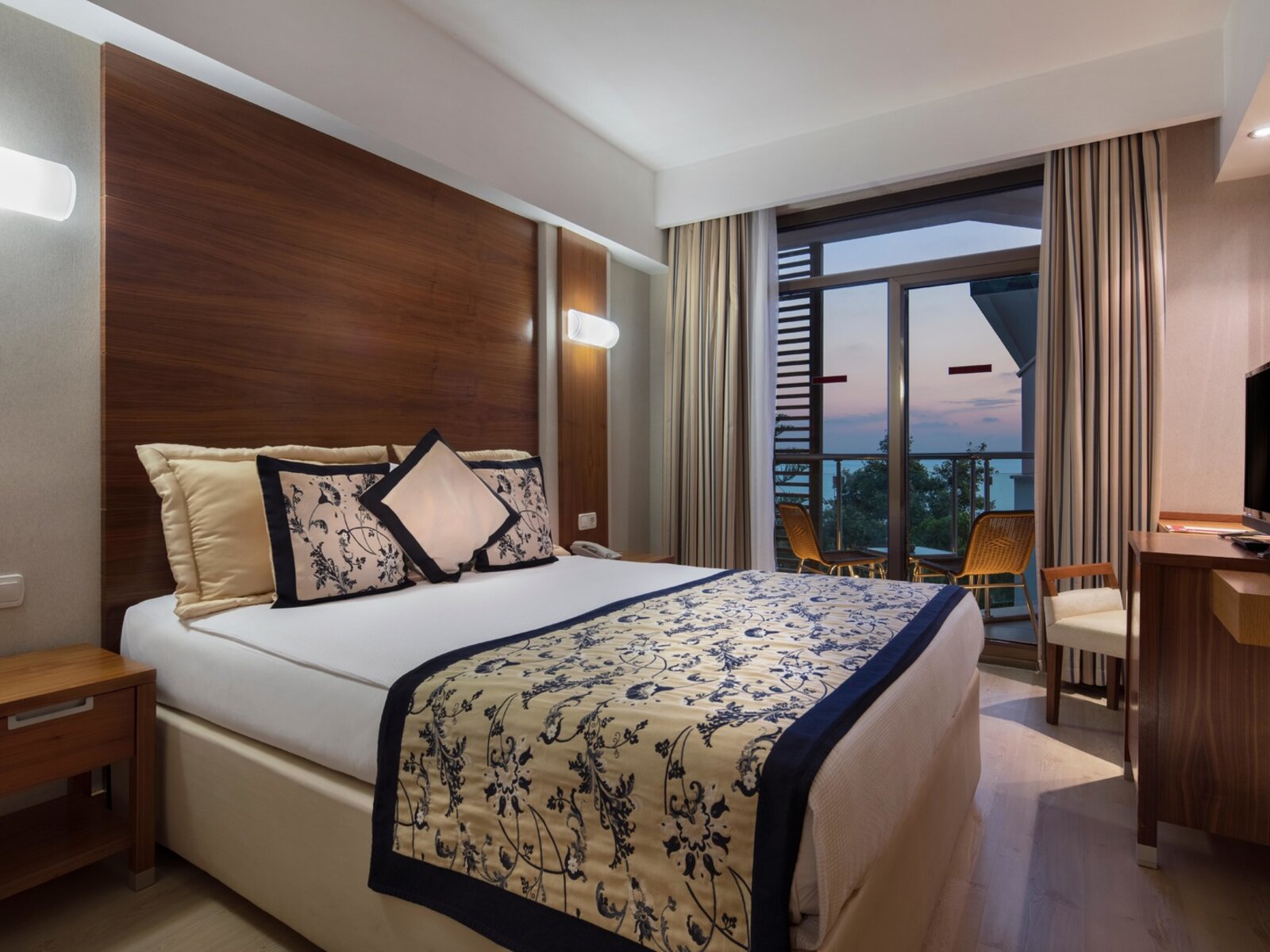 Trendy Side Beach 4*